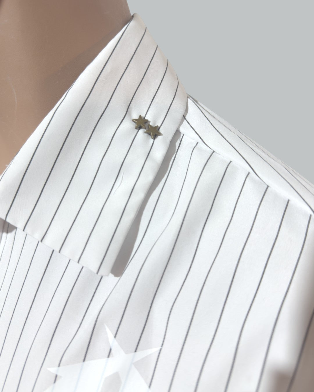 #09WHITESHIRT