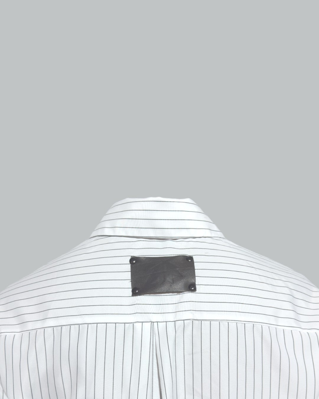 #09WHITESHIRT